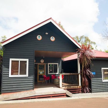 Margaret River Backpackers Yha Hostel Exterior photo
